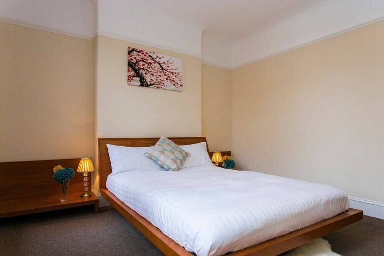 Huge Family Home In Sydenham Village