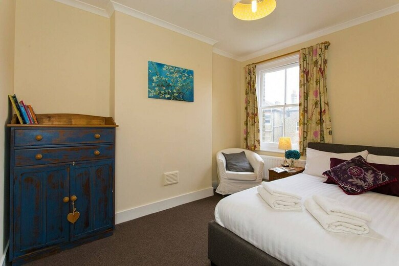 Huge Family Home In Sydenham Village