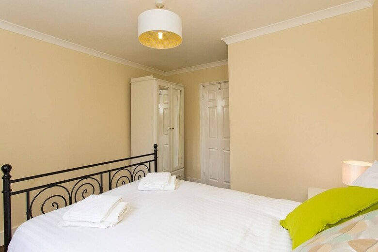 Huge Family Home In Sydenham Village