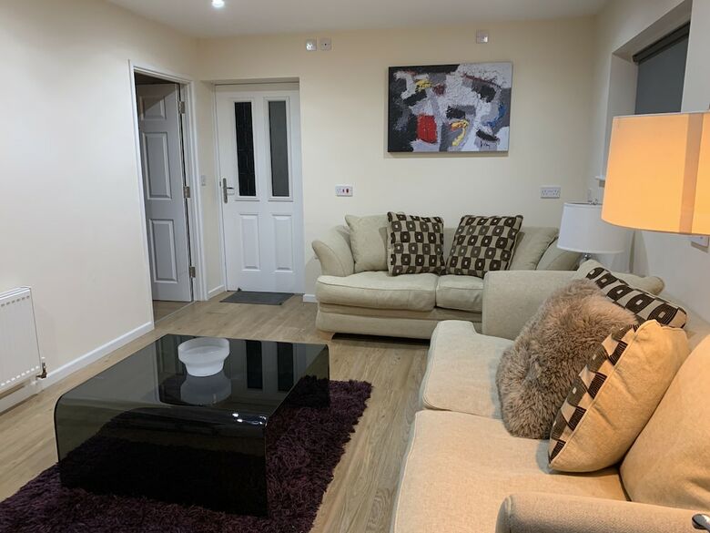 Apartamentos 6 Bed House With 2 En-suites