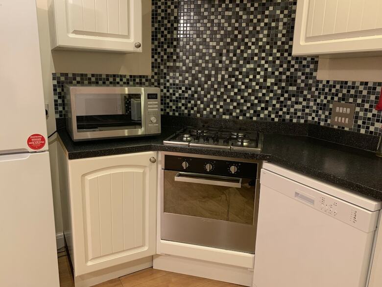 Apartamentos 6 Bed House With 2 En-suites