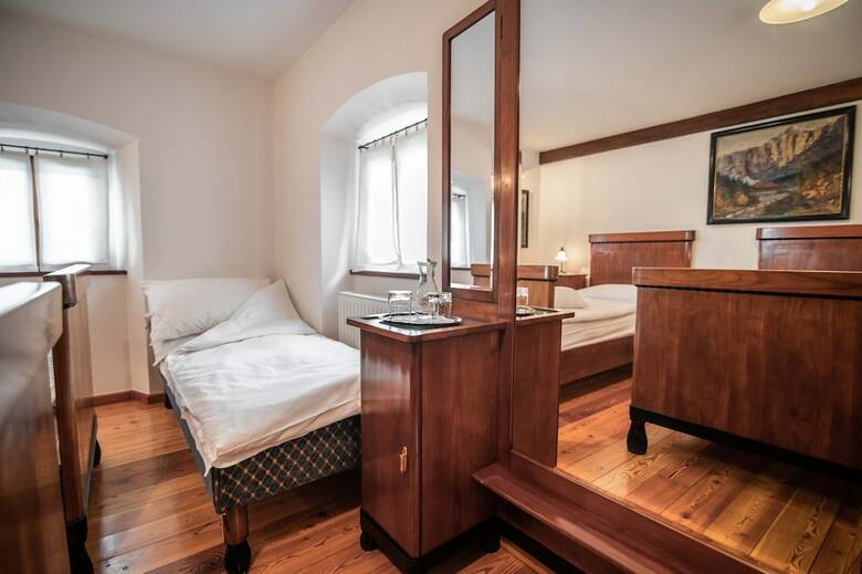 Hotel Dvor Jezer?ek Brnik