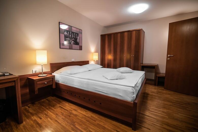 Hotel Dvor Jezer?ek Brnik