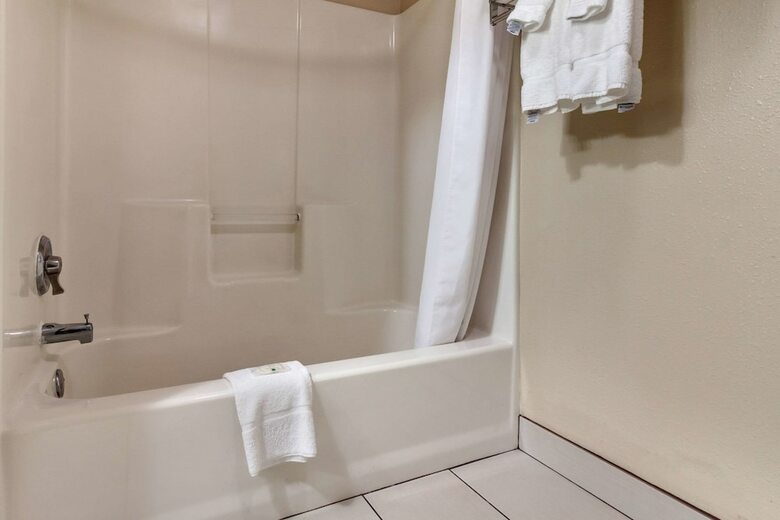Hotel Quality Inn Hays I-70