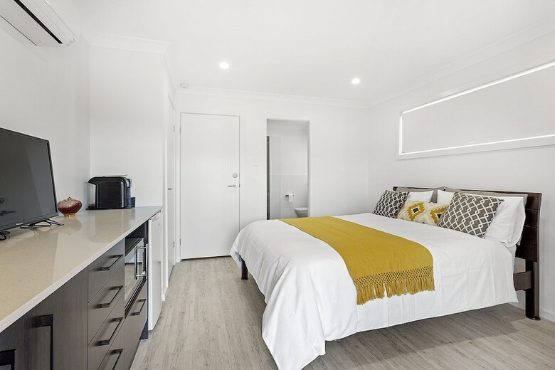 Dolphin Studio Apartment, 1a Ocean Street