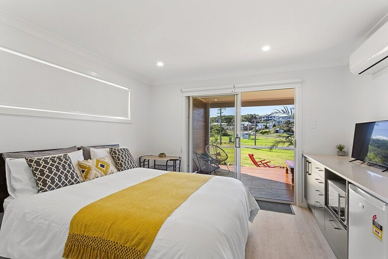 Dolphin Studio Apartment, 1a Ocean Street