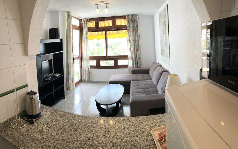 2 Bedroom Apartment 2 Min From Beach