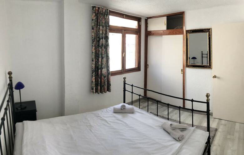 2 Bedroom Apartment 2 Min From Beach