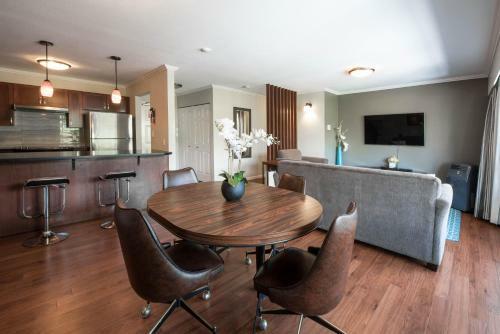 Gibsons Garden Hotel