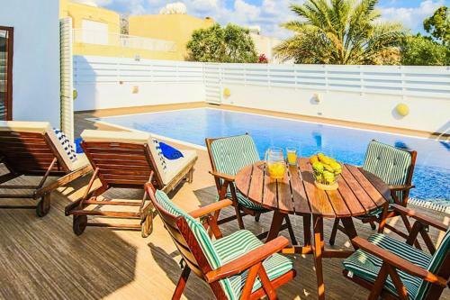 Villa Blue Phoenix