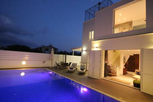 Villa Blue Phoenix