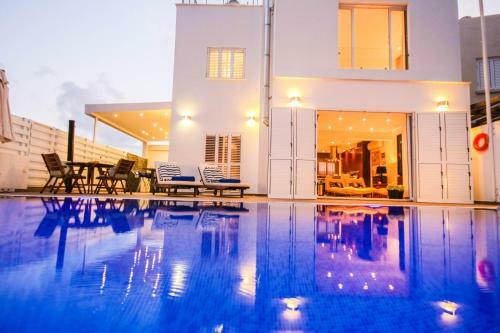 Villa Blue Phoenix