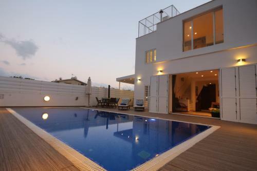 Villa Blue Phoenix