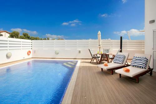 Villa Blue Phoenix