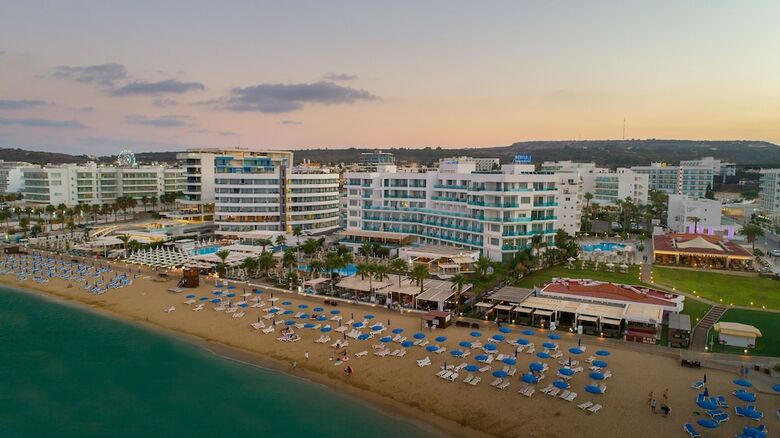 Vrissaki Beach Hotel