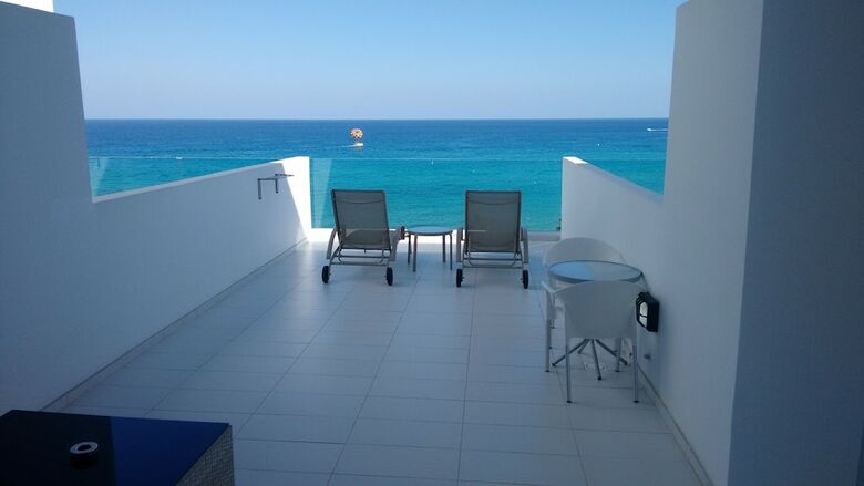 Vrissaki Beach Hotel