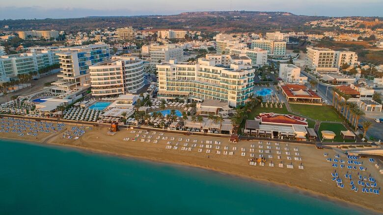 Vrissaki Beach Hotel