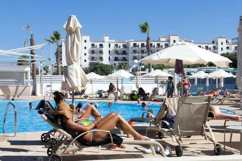 Vrissaki Beach Hotel
