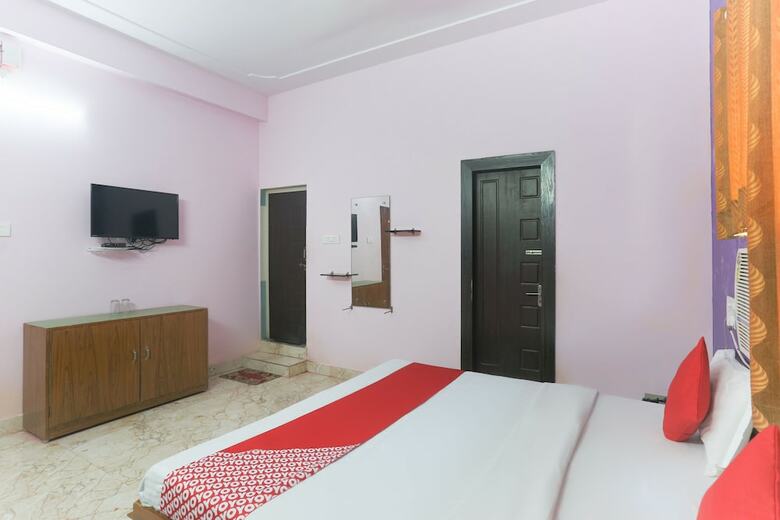 Oyo 61384 Hotel Vd Palace