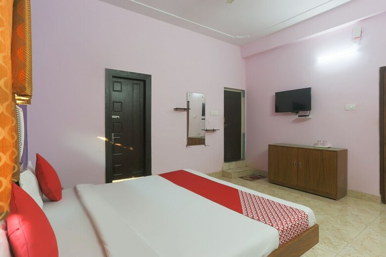 Oyo 61384 Hotel Vd Palace