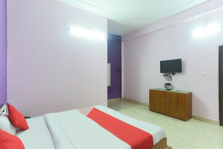 Oyo 61384 Hotel Vd Palace