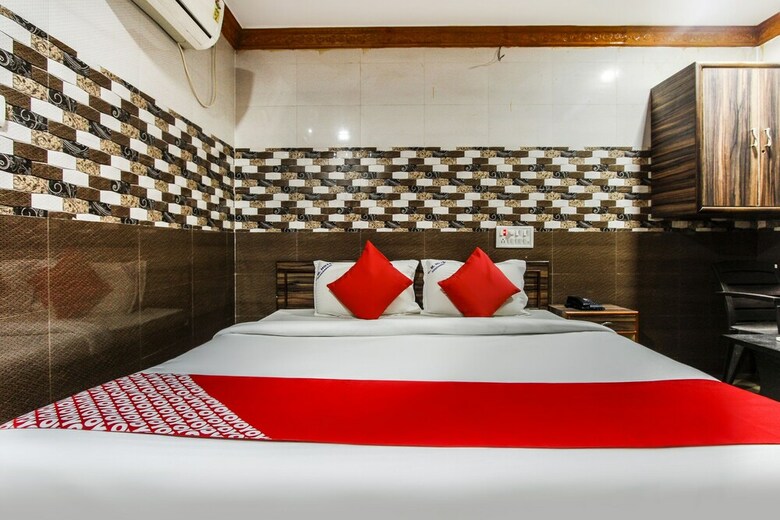 Oyo 61148 Cm Hotel