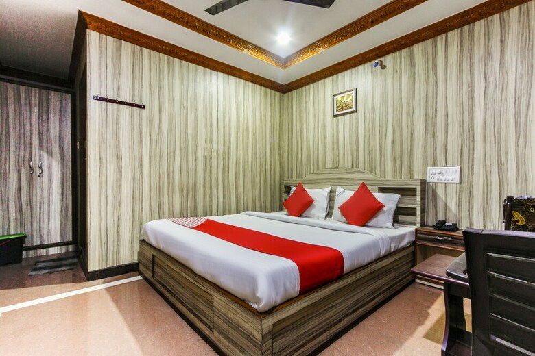 Oyo 61148 Cm Hotel