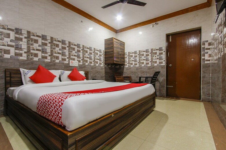 Oyo 61148 Cm Hotel