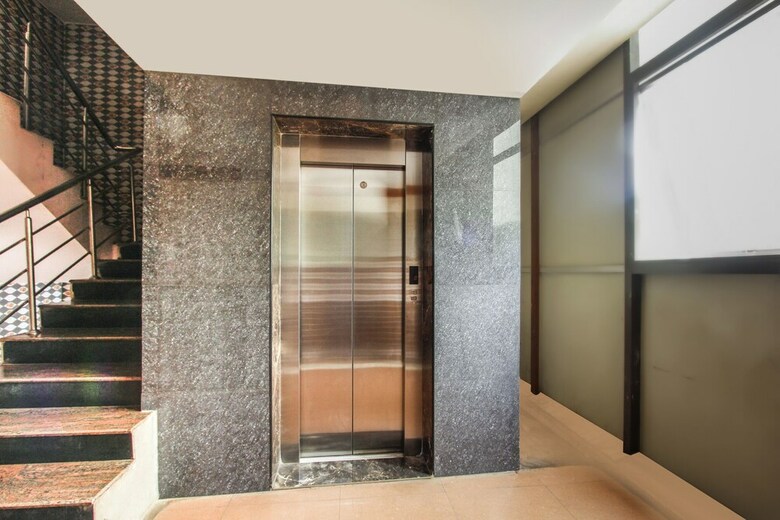 Oyo 61148 Cm Hotel