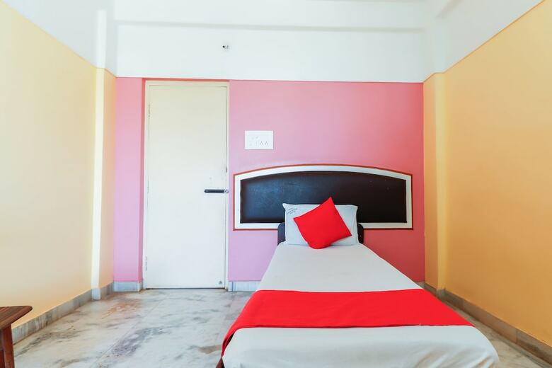 Spot On 60495 New Hotel Surya