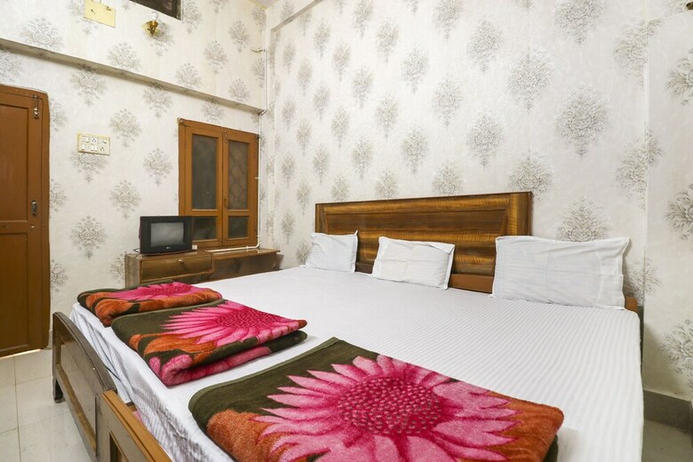 Spot On 46266 Hotel Poonam