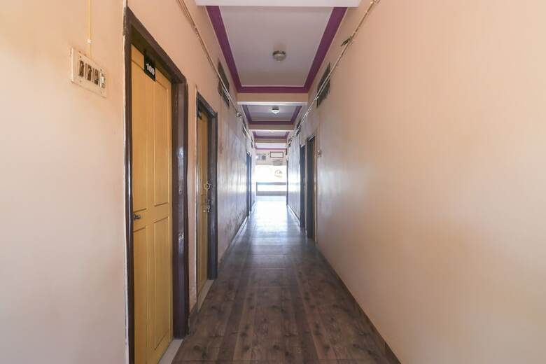 Spot On 46266 Hotel Poonam