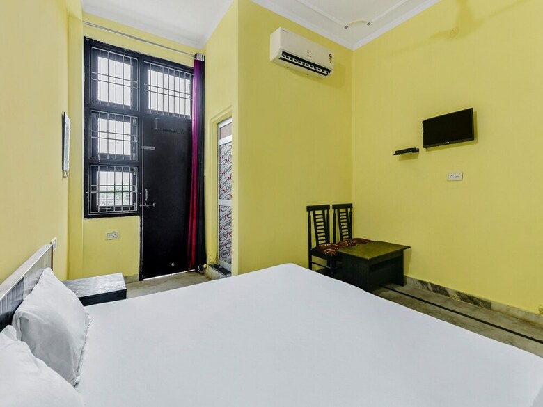 Spot On 47837 Hotel Prabhat Palace