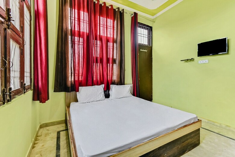 Spot On 47837 Hotel Prabhat Palace