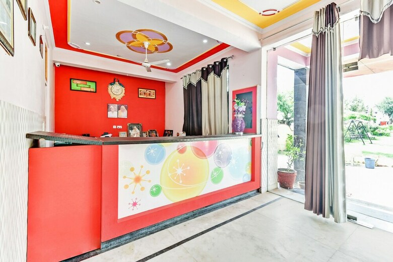Spot On 47837 Hotel Prabhat Palace