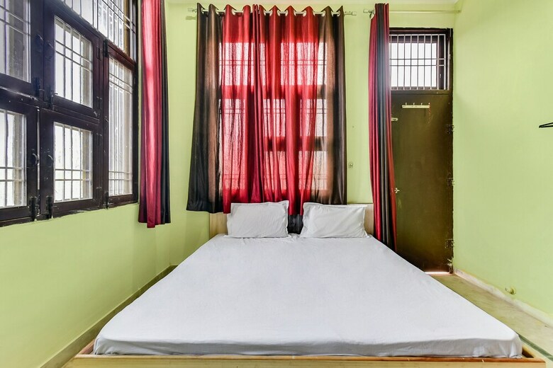 Spot On 47837 Hotel Prabhat Palace