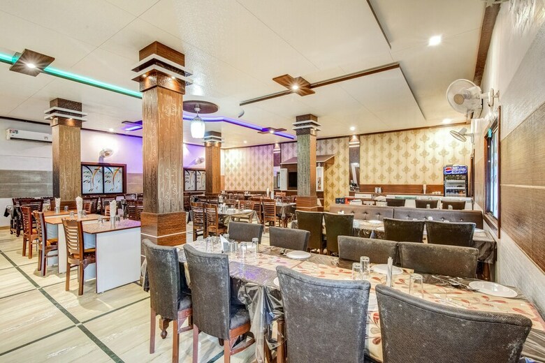 Spot On 61898 Hotel Riya Palace