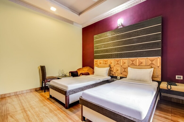 Spot On 61898 Hotel Riya Palace