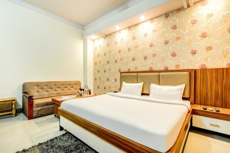 Spot On 61898 Hotel Riya Palace