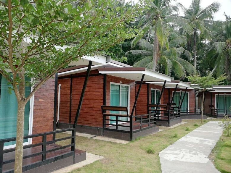 Hotel Phumiphat Resort  Koh Mook