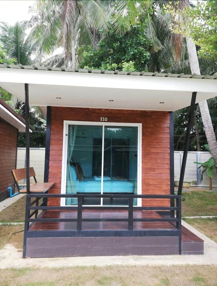 Hotel Phumiphat Resort  Koh Mook
