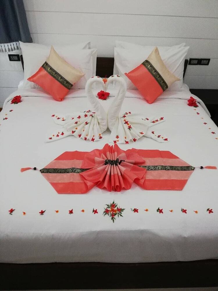 Hotel Phumiphat Resort  Koh Mook