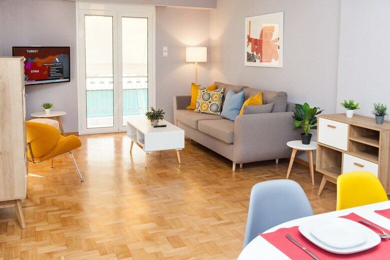Stylish And Bright Apartment In Athens
