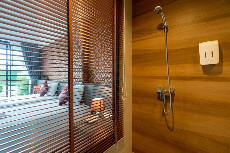 Hotel The Thames Pool Access Resort