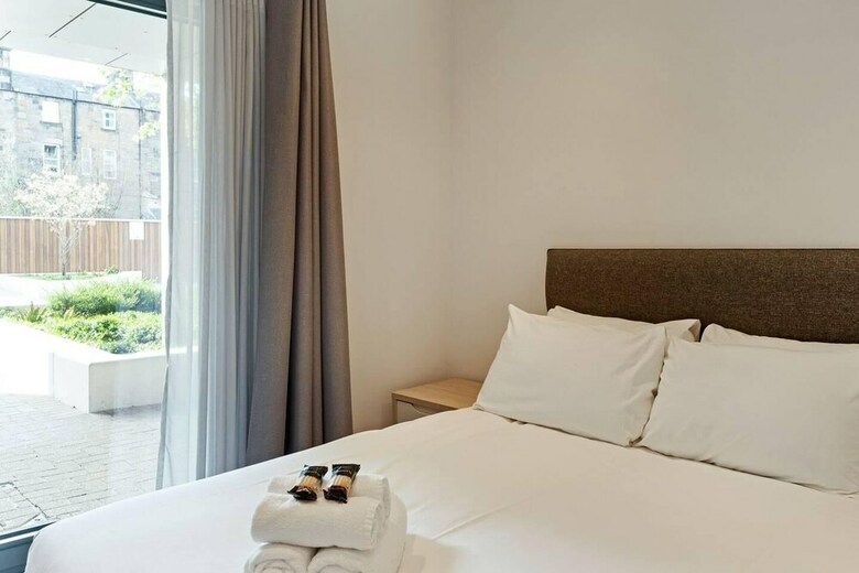 Spacious & Contemporary 1br Canalside Apartment