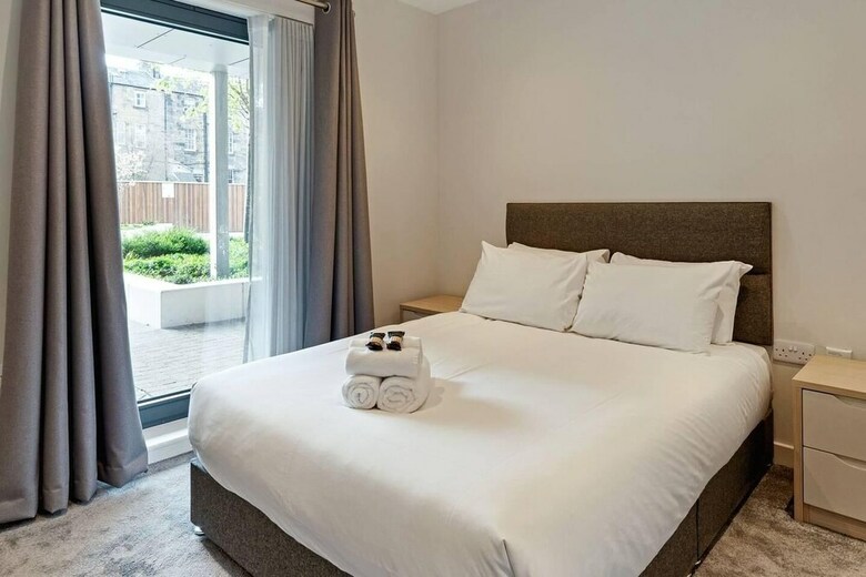 Spacious & Contemporary 1br Canalside Apartment