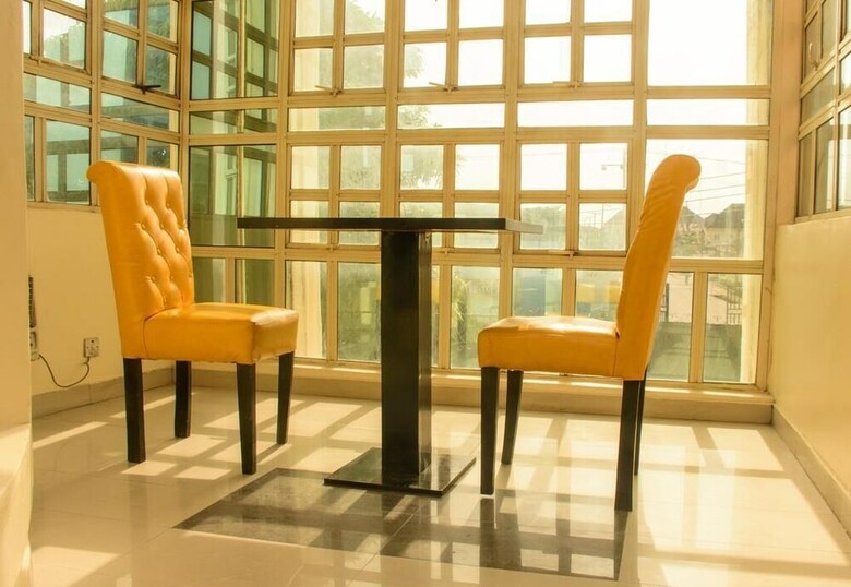Mangel Hotel And Suites