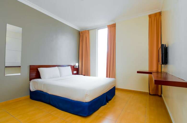 Ample Hotel