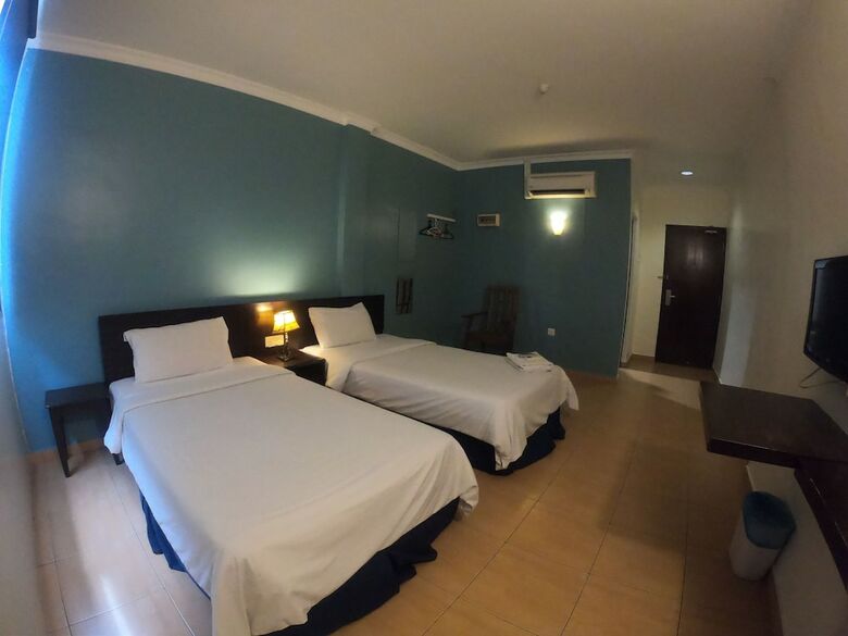 Ample Hotel