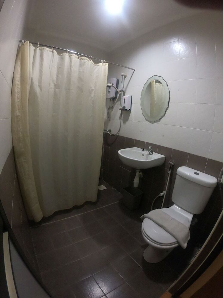 Ample Hotel